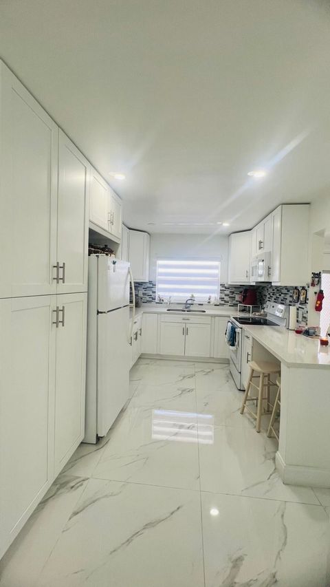 Photo of 9330 S Sunrise Lakes Boulevard #304, Sunrise, FL 33322 (MLS # B26039343)