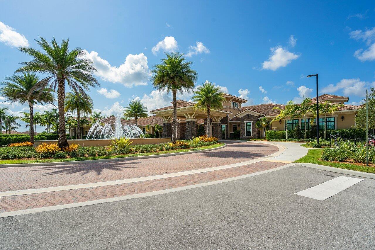 Four Seasons - Residential