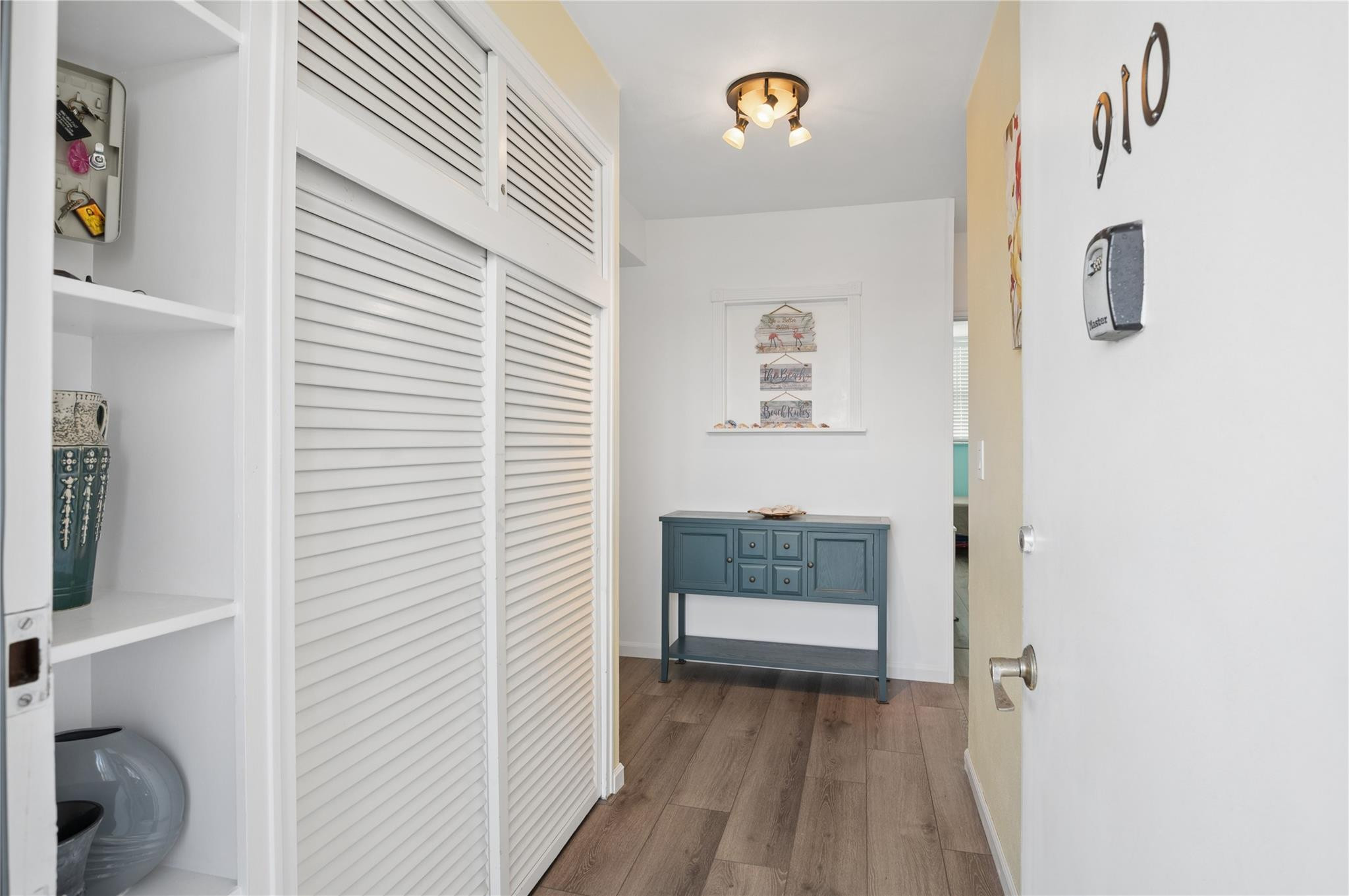 Breakwater Towers - Residential