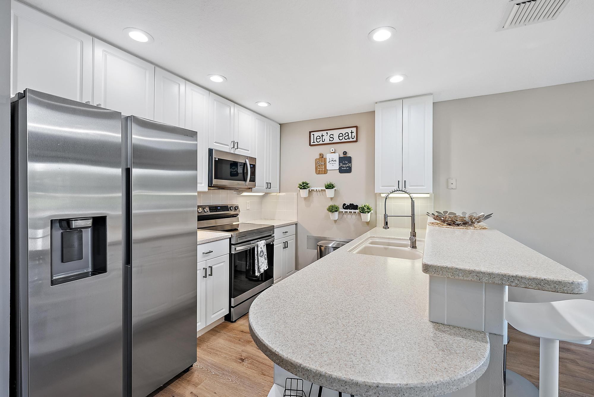 WESTWOOD LAKES 4 WESTWOOD GARDENS - Residential