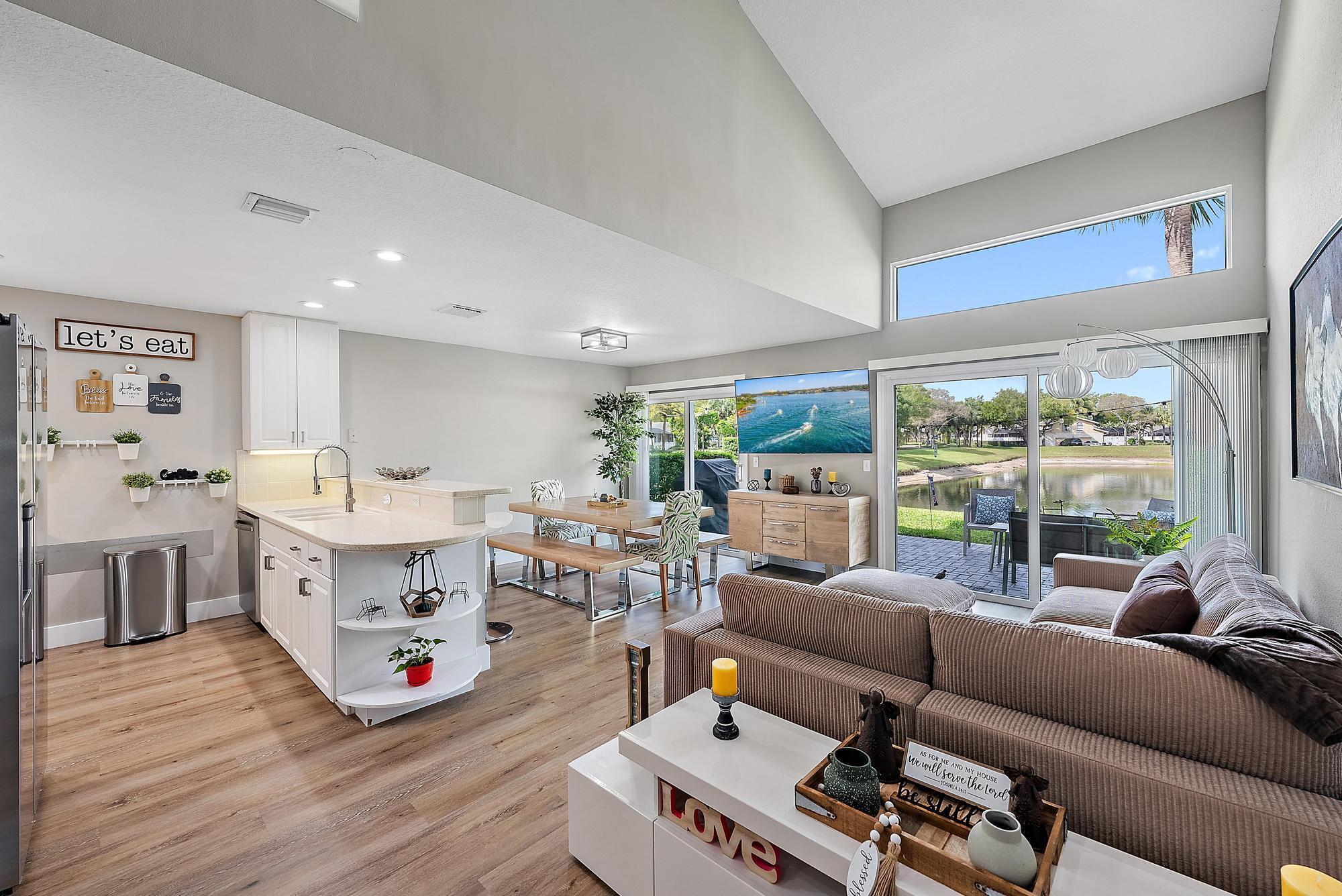 WESTWOOD LAKES 4 WESTWOOD GARDENS - Residential