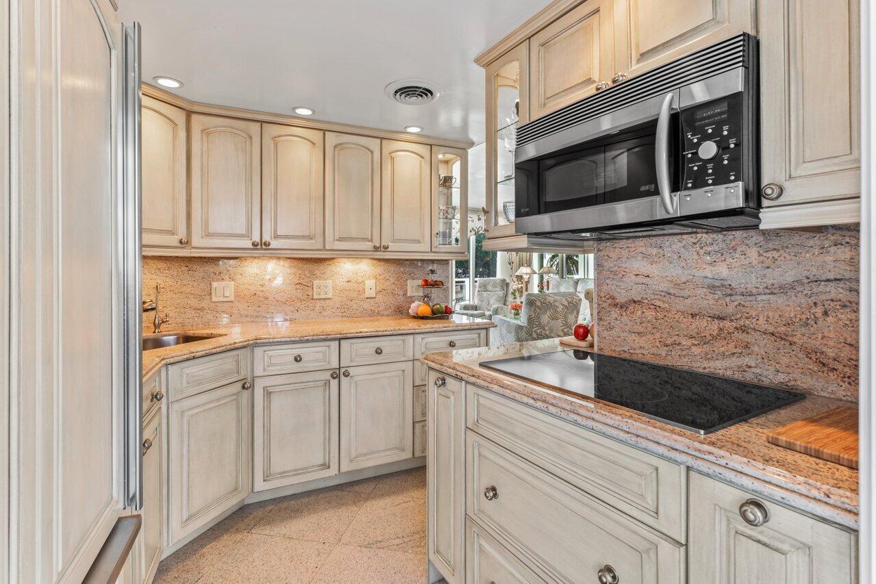 HAMILTON HOUSE CONDO - Residential