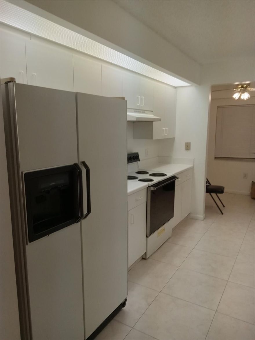 SPOTLESS PRIMROSE MODEL--TILED FLOORING THROUGHOUT---ENCLOSED BALCONY--WALK-IN CLOSETS--BRAND NEW WASHER/DRIER--LOCATED IN THE NEWER SECTION--WALKING DISTANCE TO AMENITIES--COMMUNITY POOL NEXT TO BUIDING--EATIN KITCHEN WITH BREAKFAST NOOK