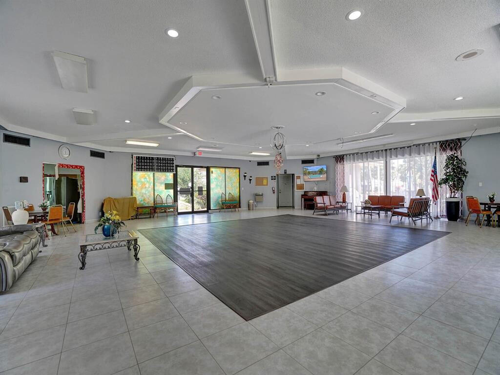 HAWAIIAN GARDENS - Residential