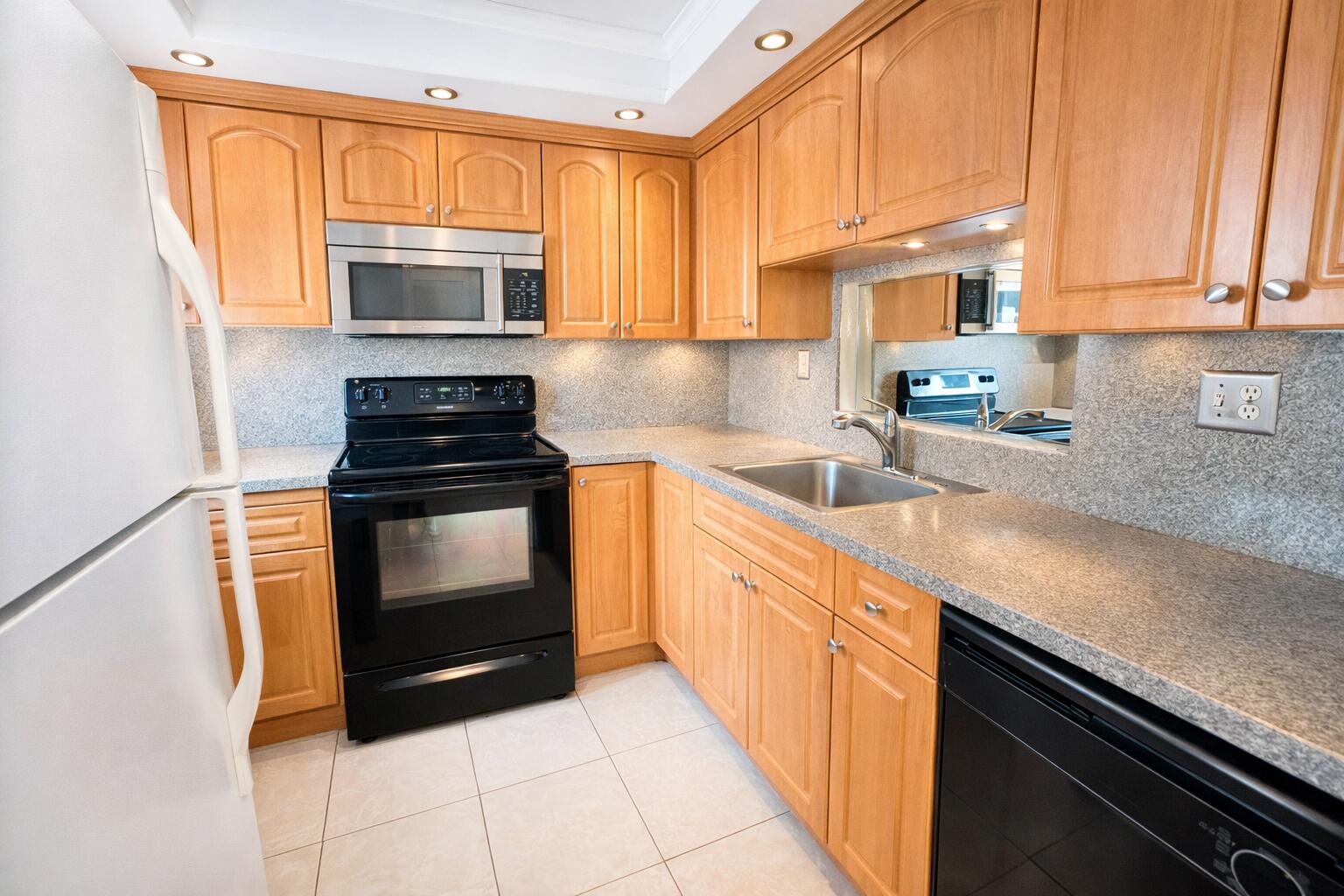 HAWAIIAN GARDENS - Residential