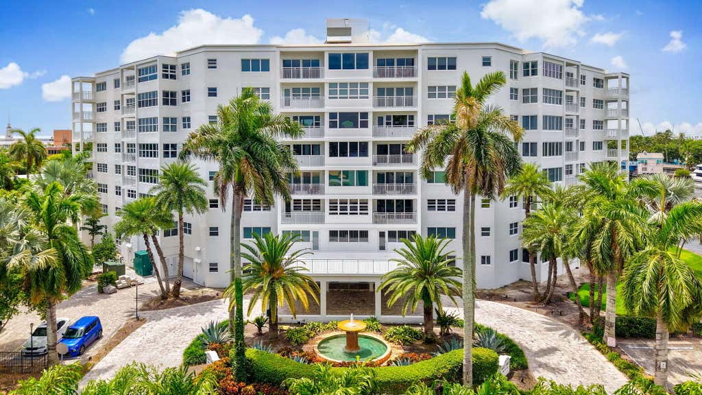 Photo of 1000 Lowry Street #4F, Delray Beach, FL 33483 (MLS # B26061386)