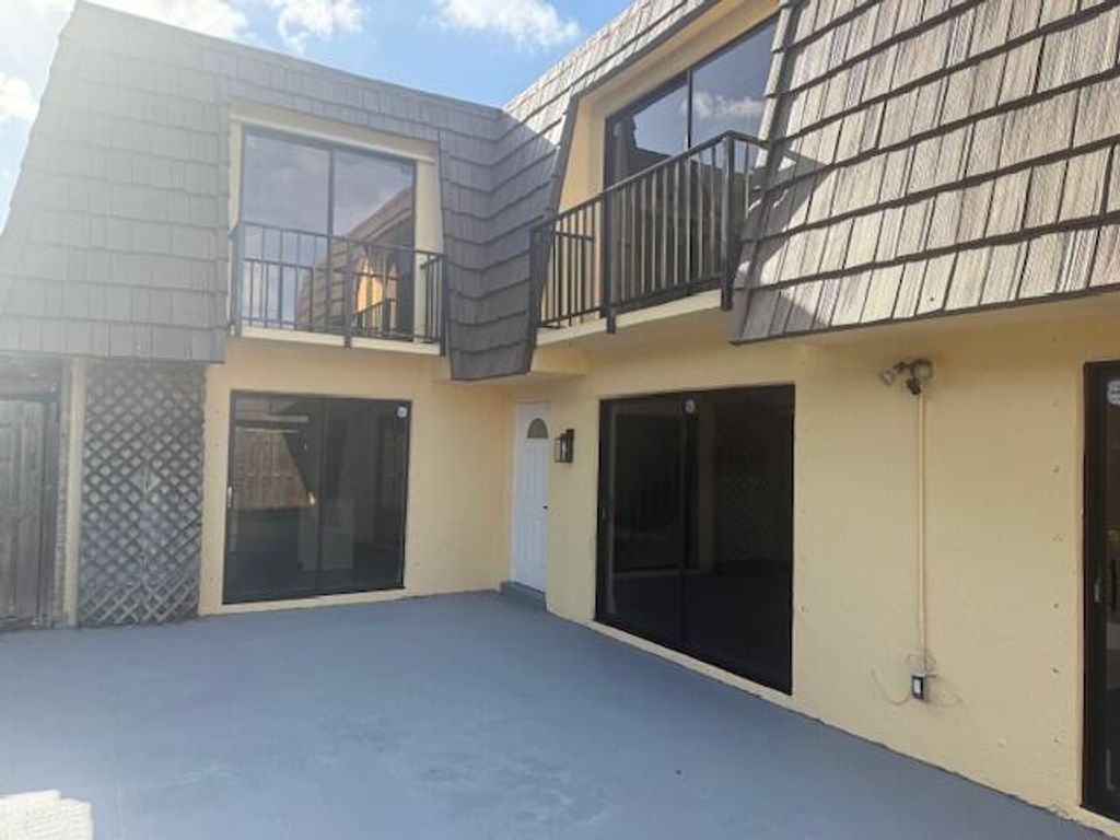 Photo of 724 Springdale Circle, Palm Springs, FL 33461 (MLS # B26018374)