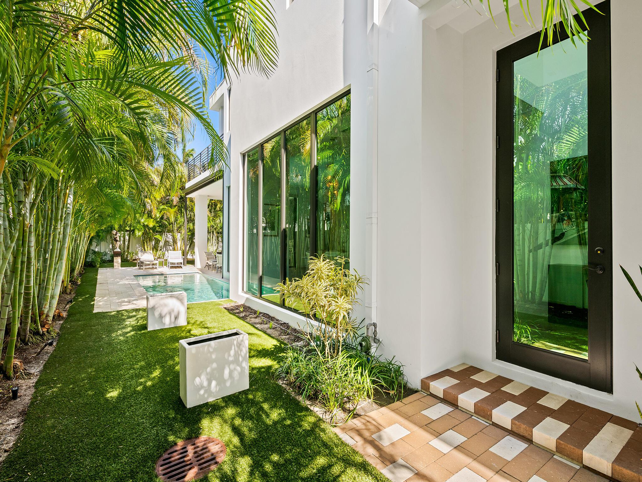 KENMONT FIRST ADD - Residential