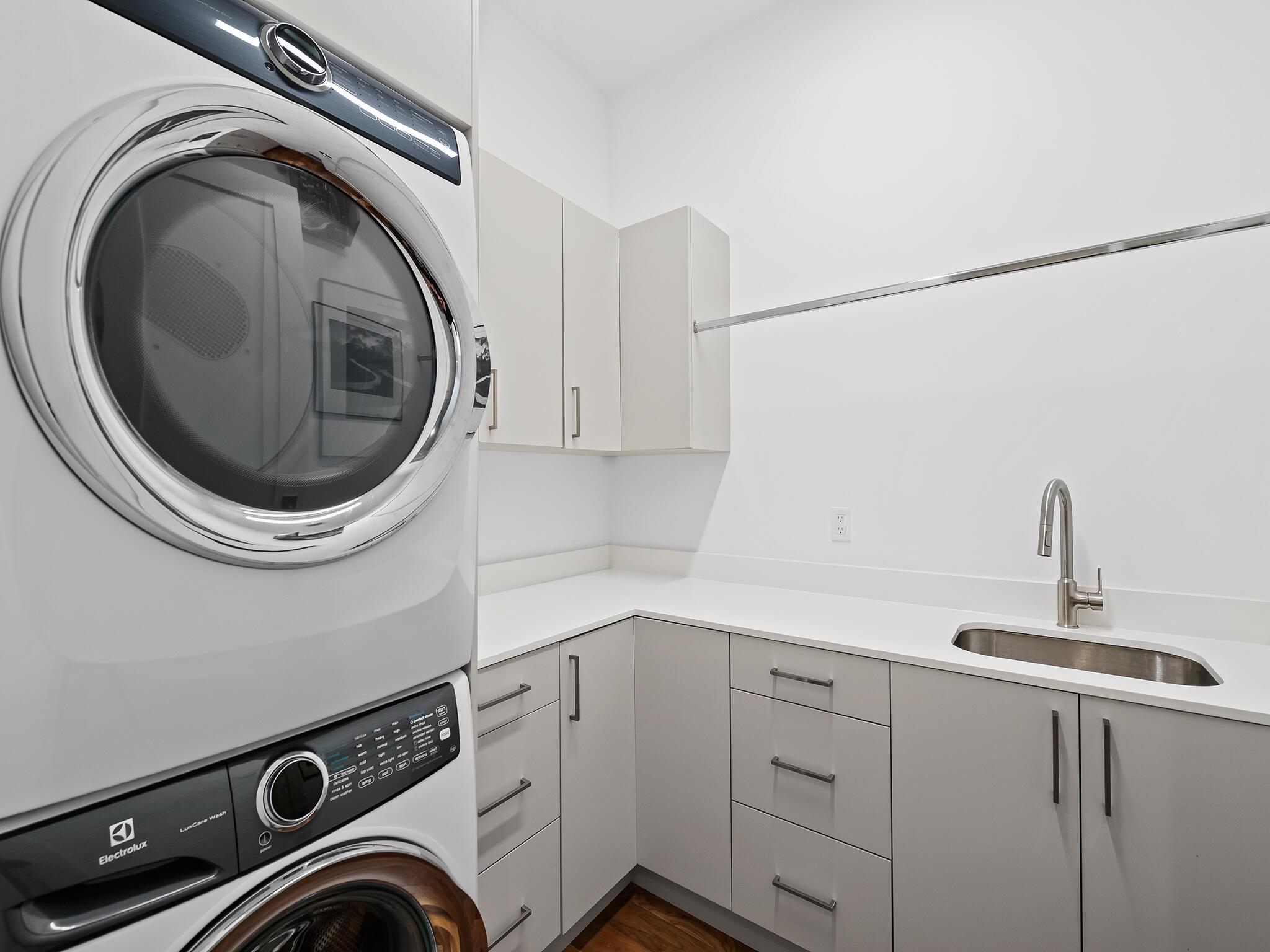 KENMONT FIRST ADD - Residential