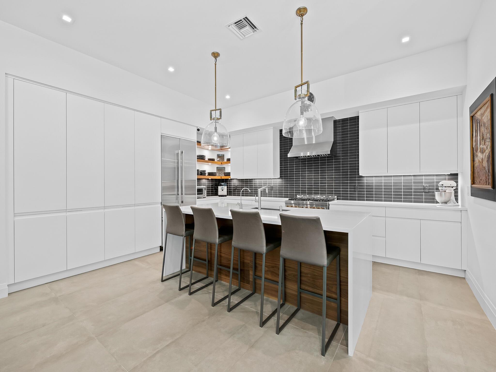 KENMONT FIRST ADD - Residential