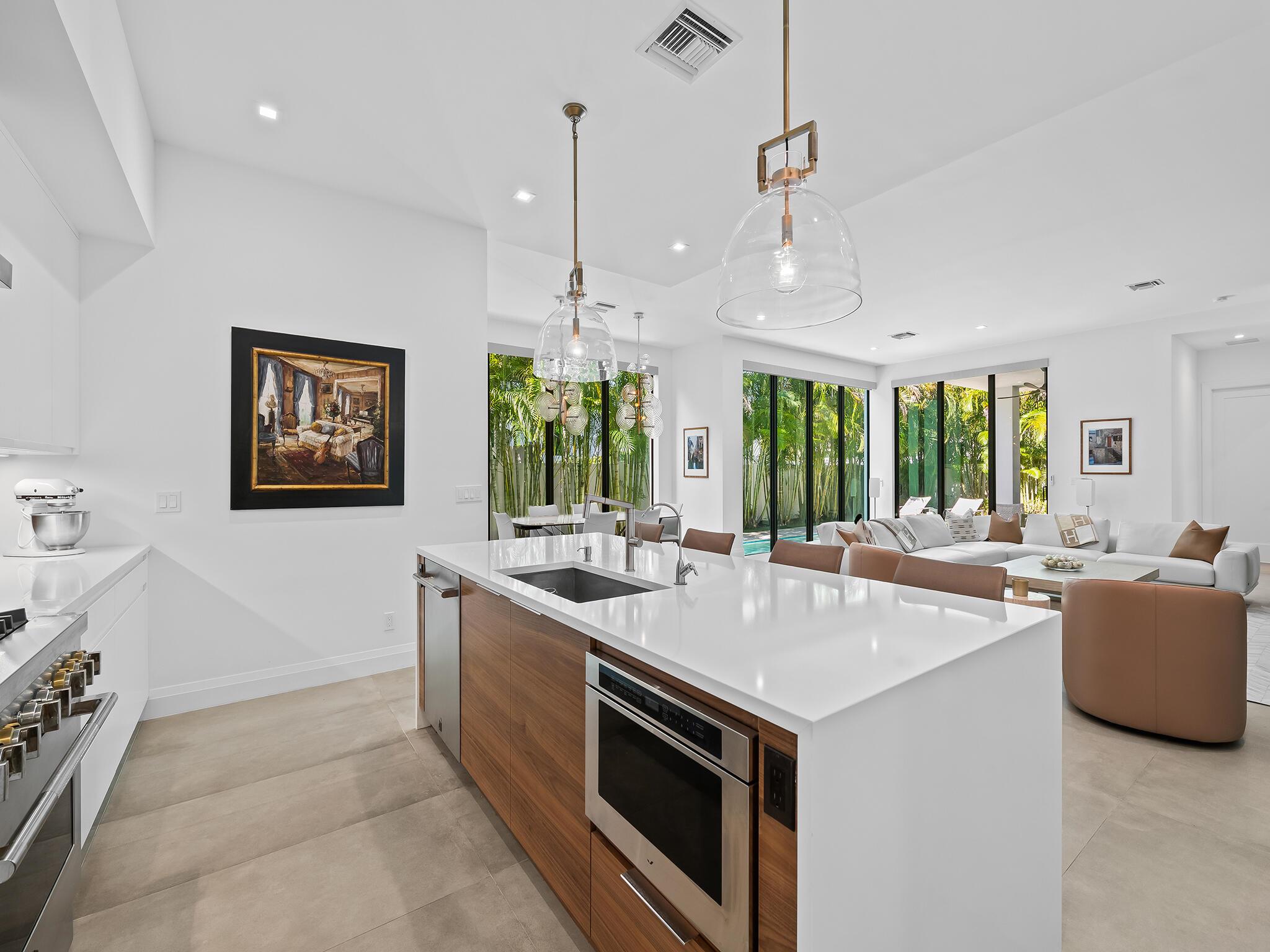 KENMONT FIRST ADD - Residential