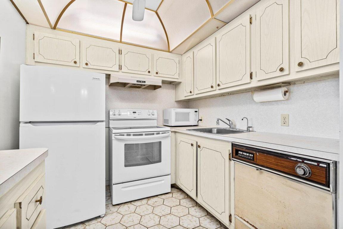 BRIGHTON AT CENTURY VILLAGE CONDO - Residential