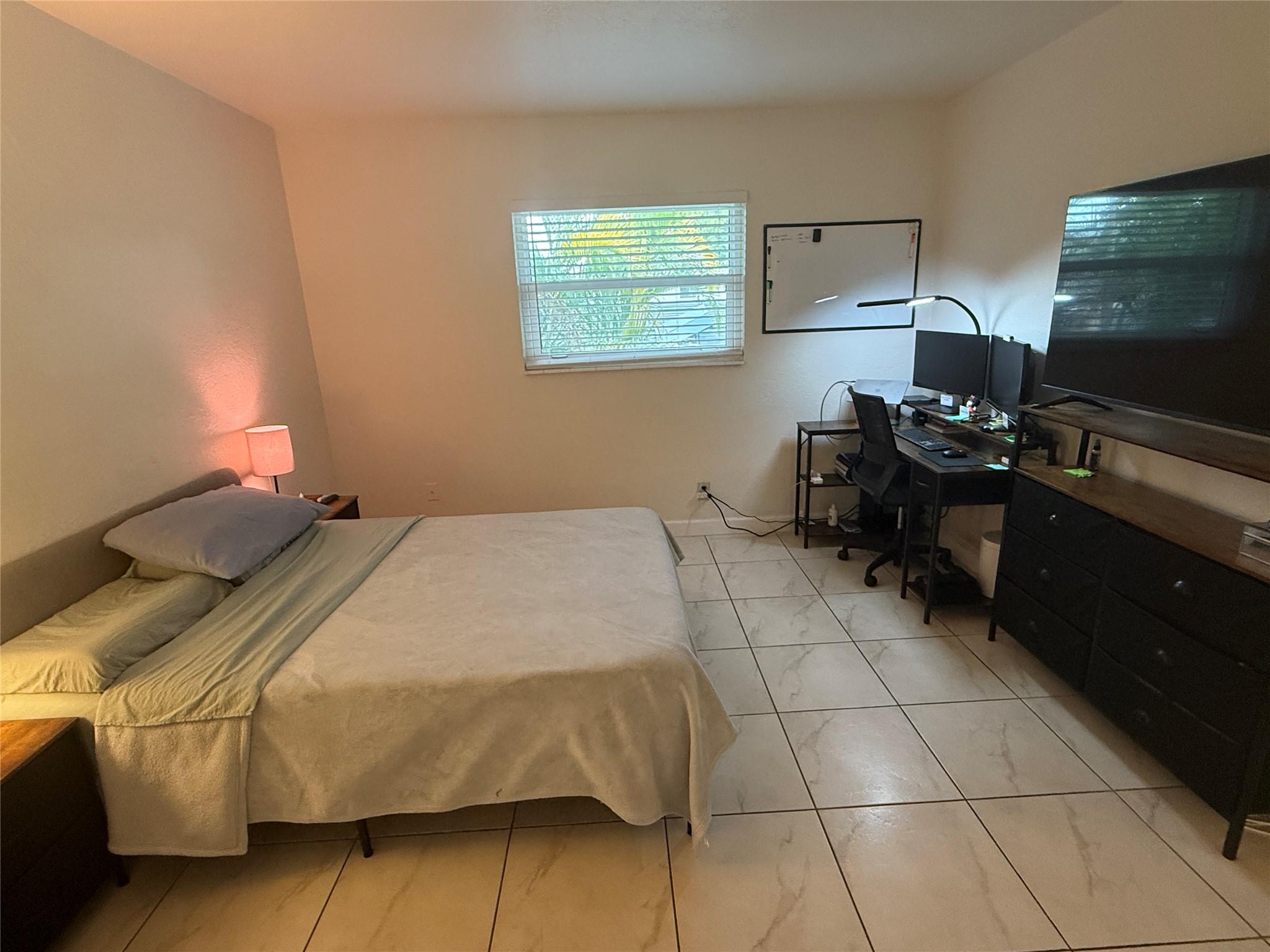 2607 NE 8th Ave 22