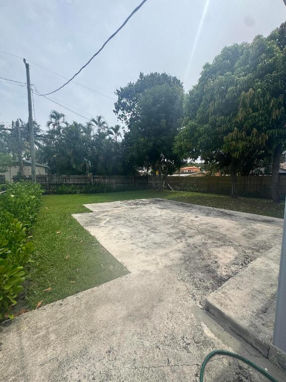 HILLSIDE PARK - Residential Lease