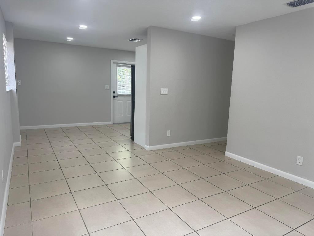 HILLSIDE PARK - Residential Lease