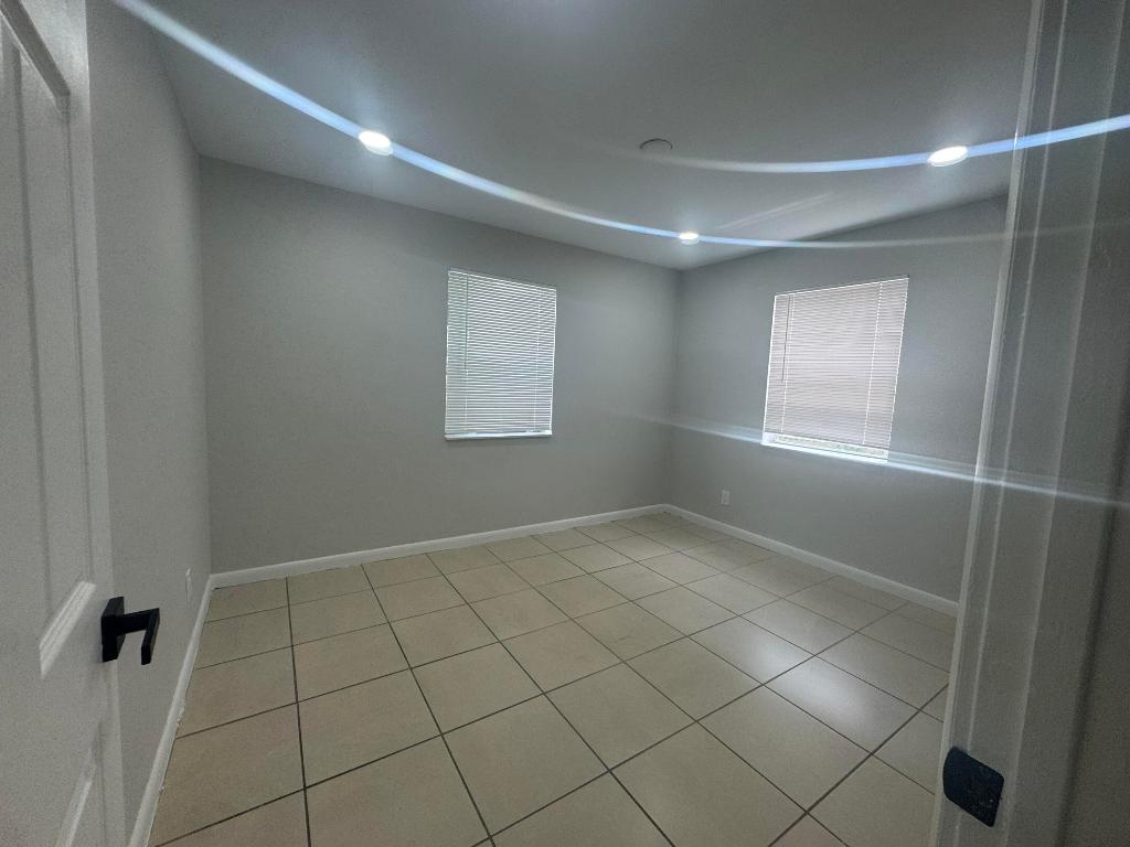 HILLSIDE PARK - Residential Lease