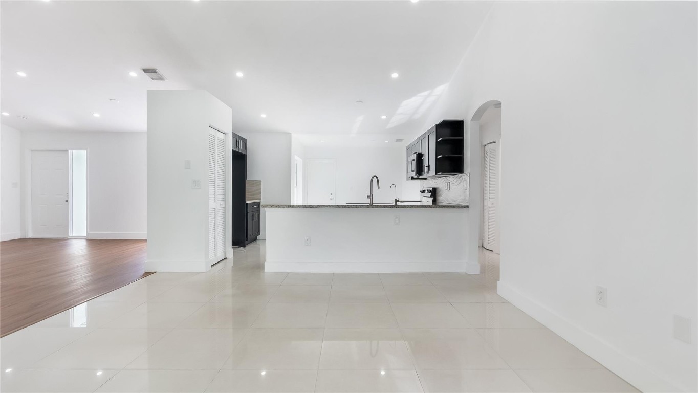 Flamingo Estates 150-6 B - Residential