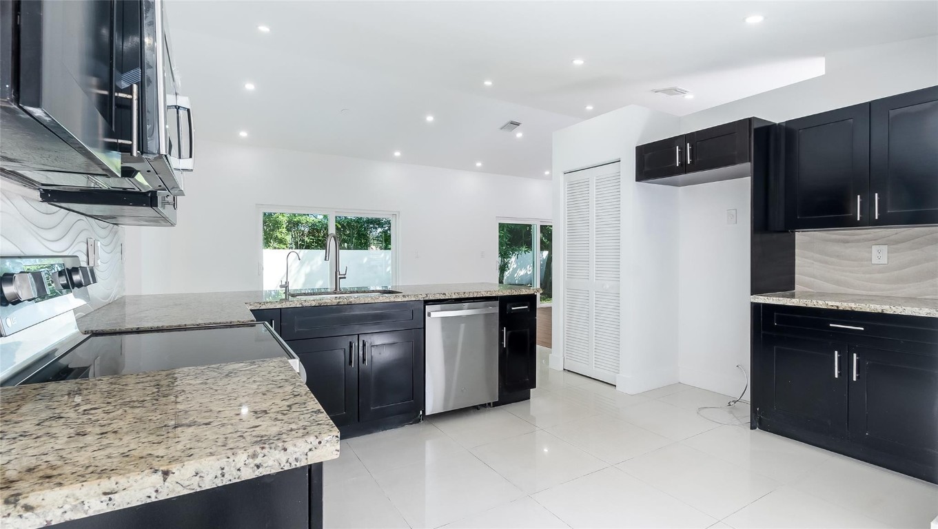 Flamingo Estates 150-6 B - Residential