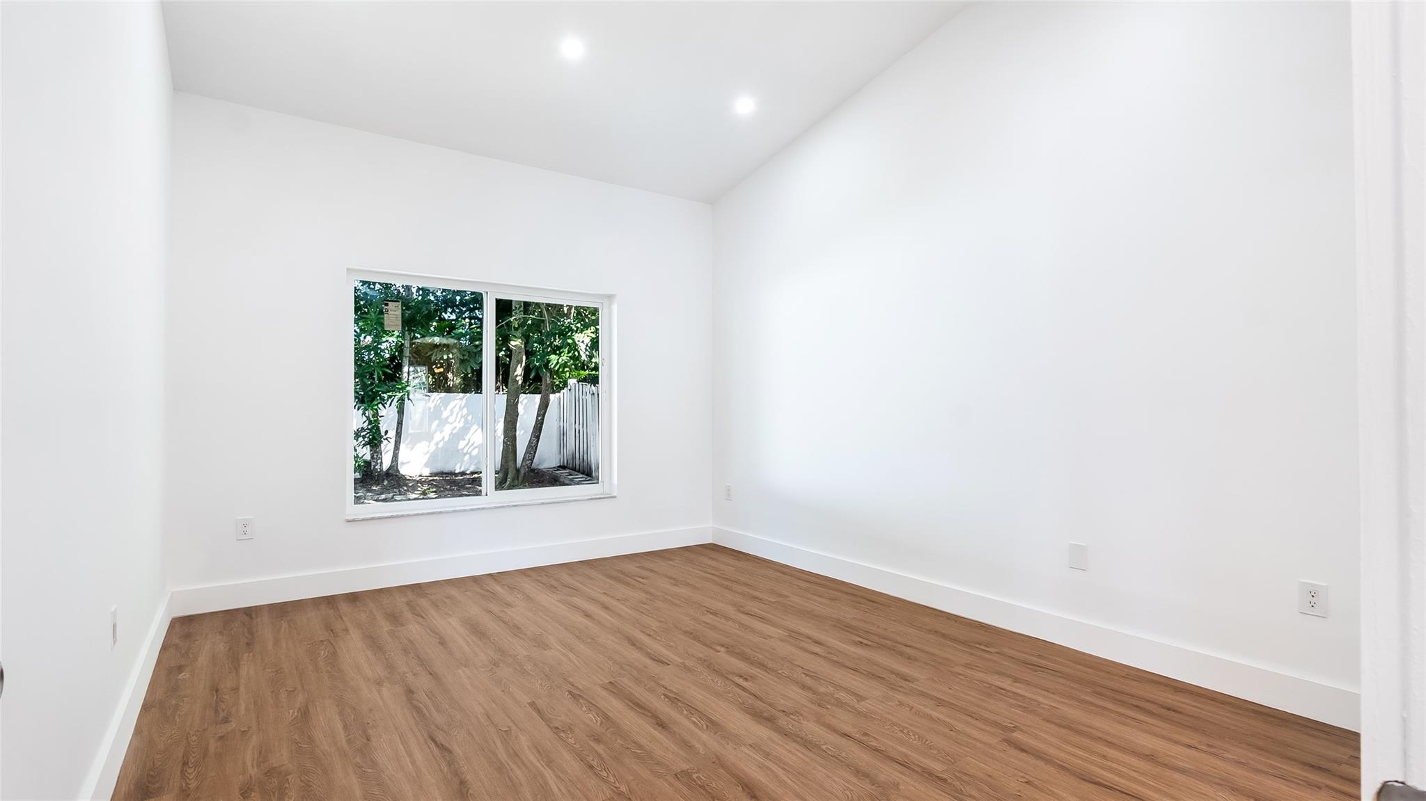Flamingo Estates 150-6 B - Residential