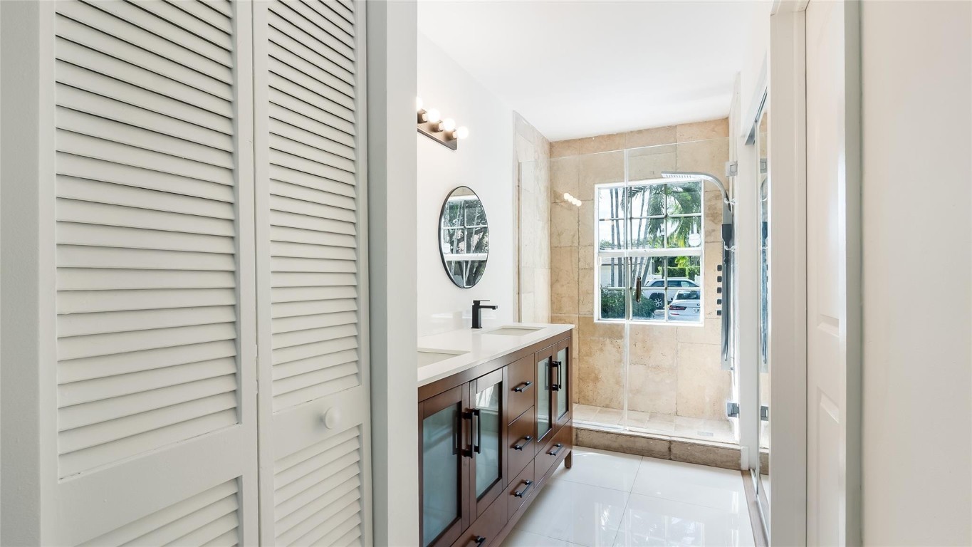 Flamingo Estates 150-6 B - Residential