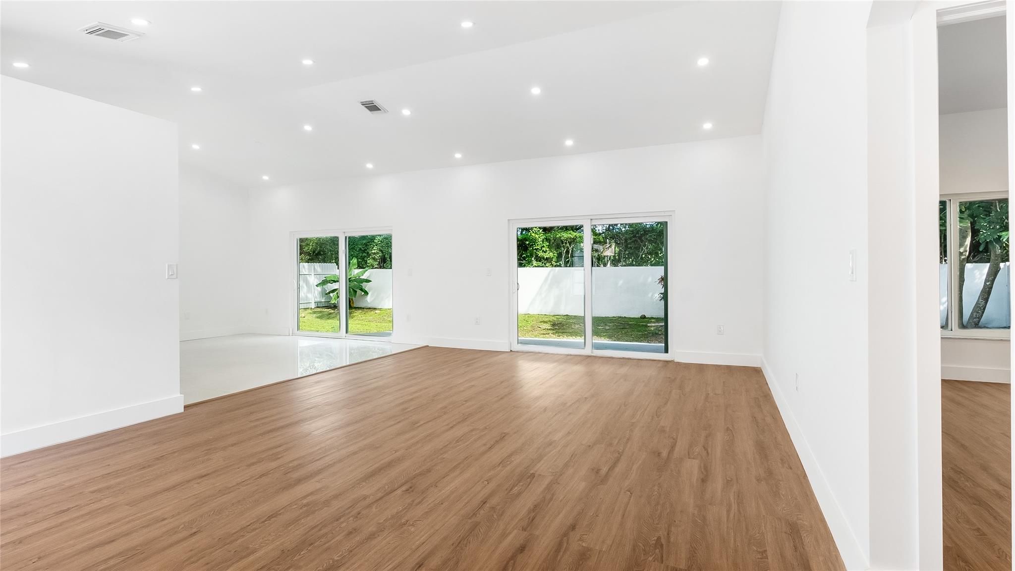 Flamingo Estates 150-6 B - Residential