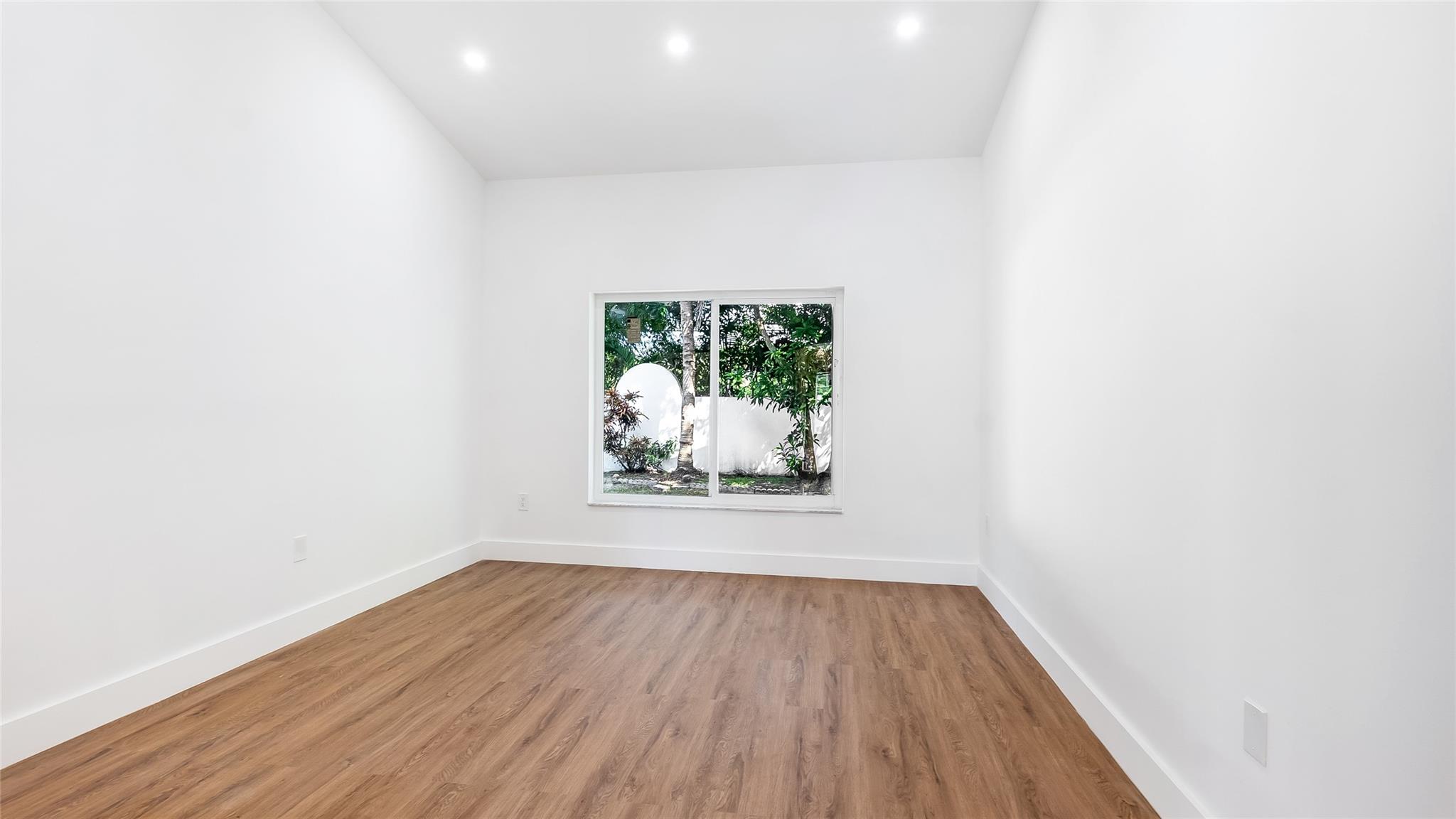 Flamingo Estates 150-6 B - Residential