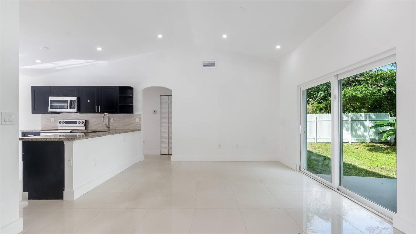 Flamingo Estates 150-6 B - Residential