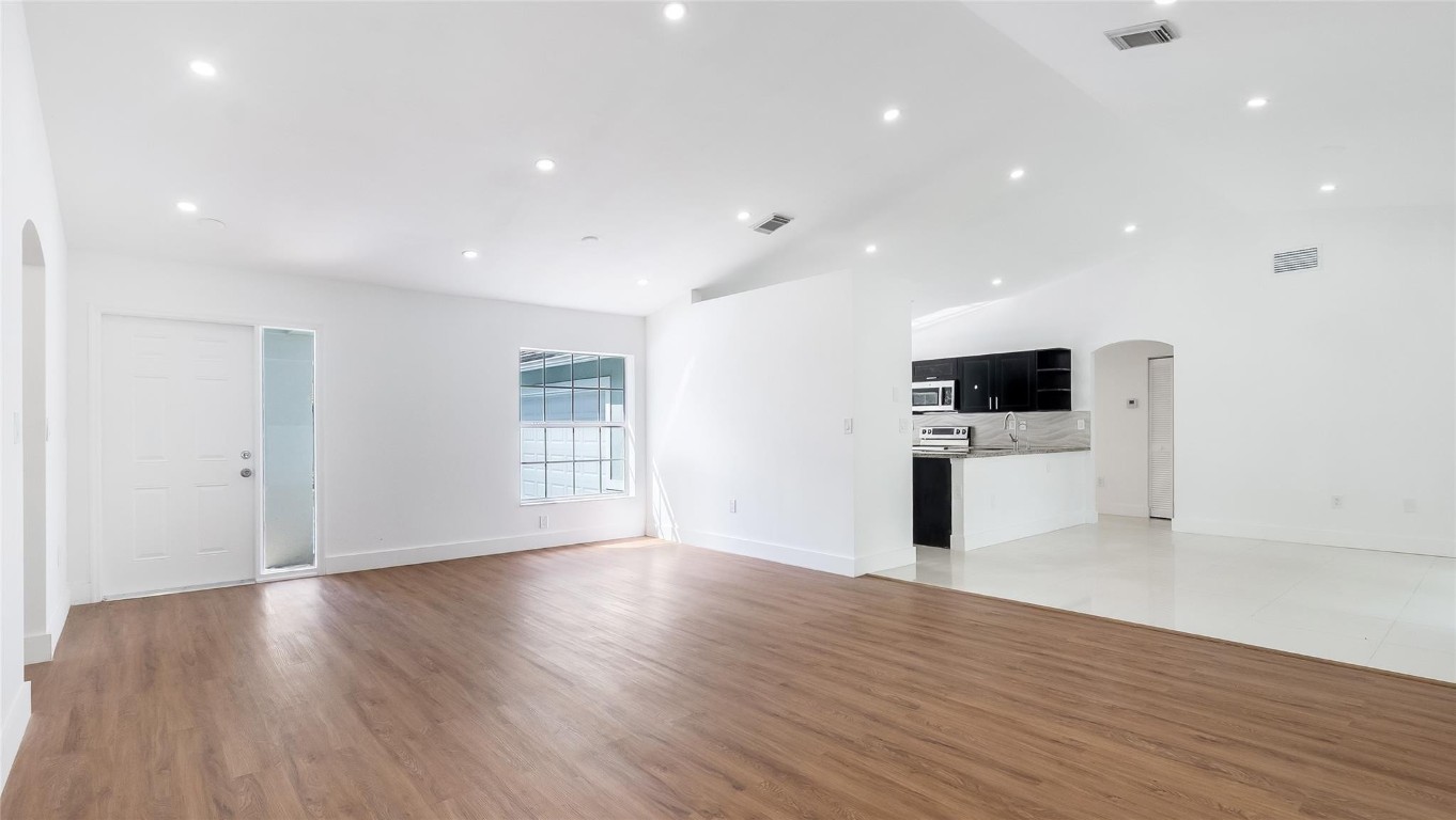 Flamingo Estates 150-6 B - Residential