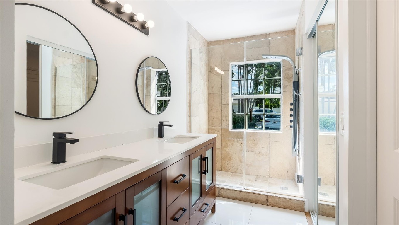 Flamingo Estates 150-6 B - Residential