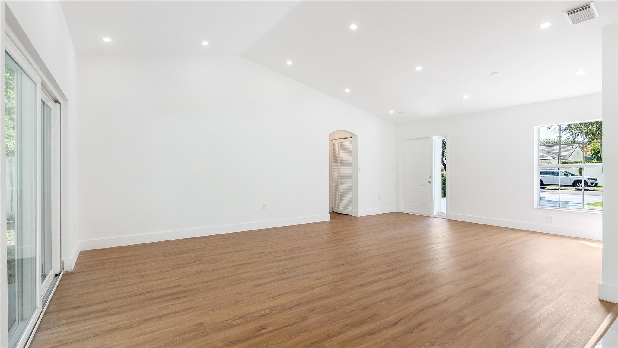 Flamingo Estates 150-6 B - Residential
