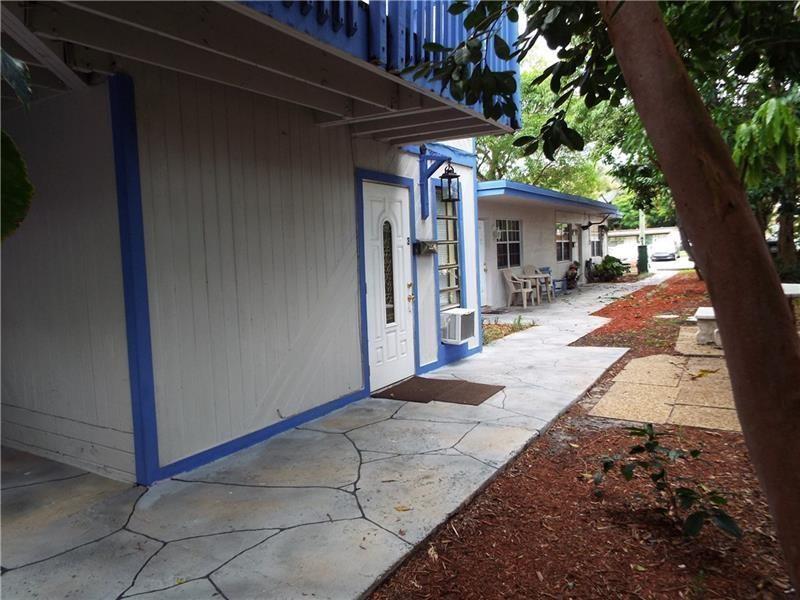 898 NE 39th St
