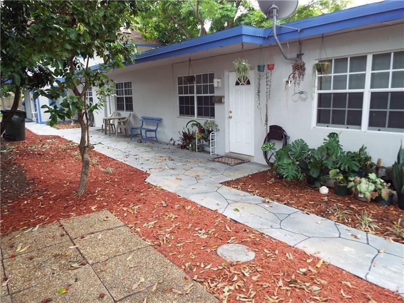 898 NE 39th St