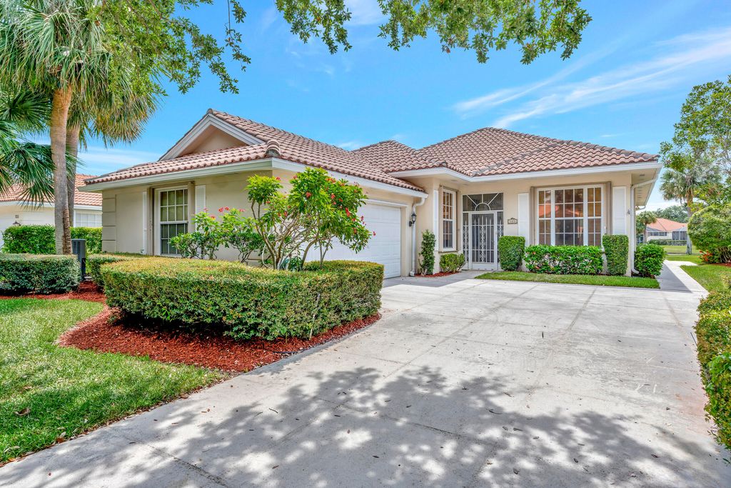 Photo of 153 E Tall Oaks Circle Cir, Palm Beach Gardens, FL 33410 (MLS # R10810571)