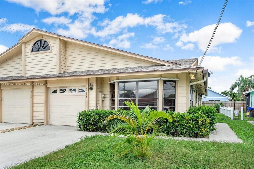 Photo of 6018 Hollywood Street, Jupiter, FL 33458 (MLS # R10771886)