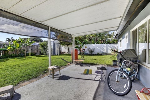 Tiny photo for 4760 NE 5th Avenue, Oakland Park, FL 33334 (MLS # B26046622)