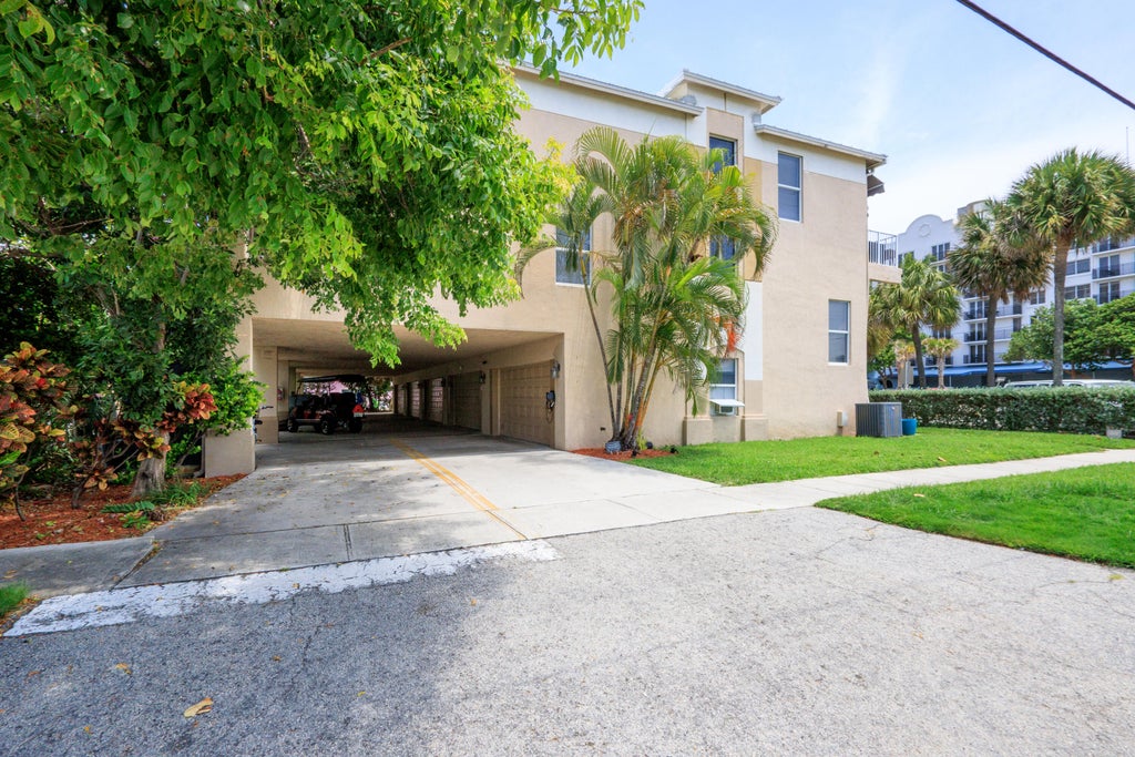 Photo of 836 SE 20TH Avenue SE, Deerfield Beach, FL 33441 (MLS # B26056581)