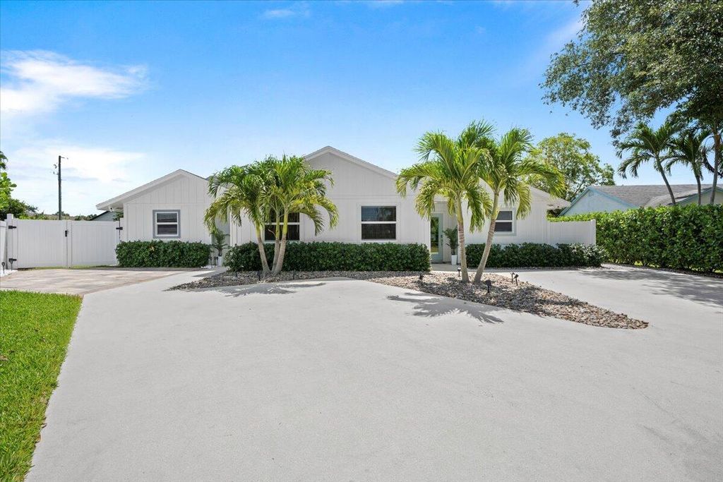 Photo of 6075 Francis Street, Jupiter, FL 33458 (MLS # B26023955)