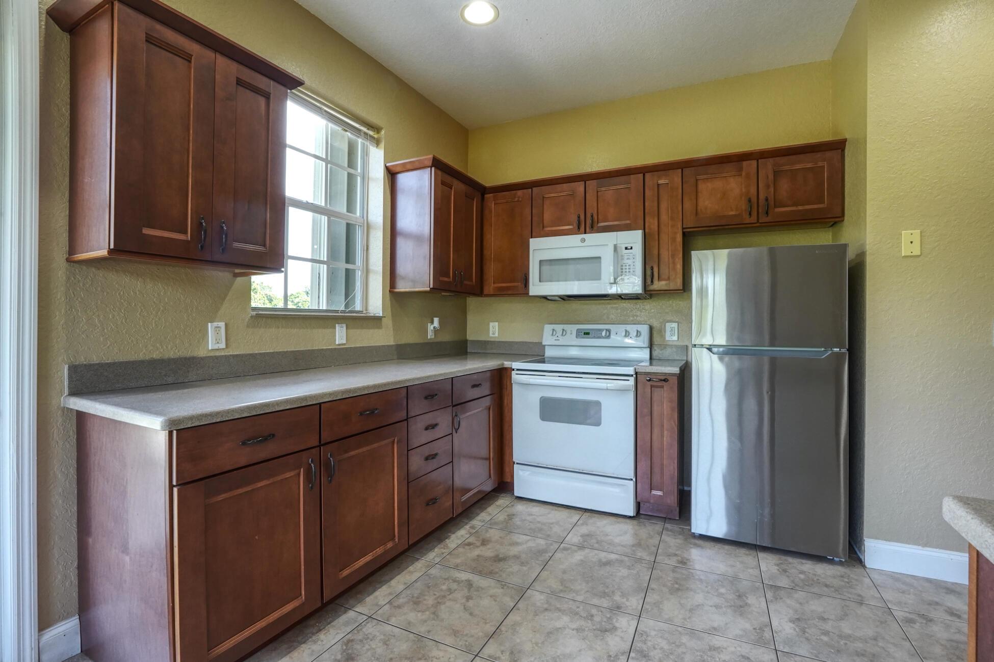 LOXAHATCHEE GROVES - Residential