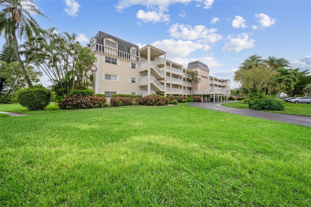 BRIARWOOD CLUB CONDO 1 - Residential