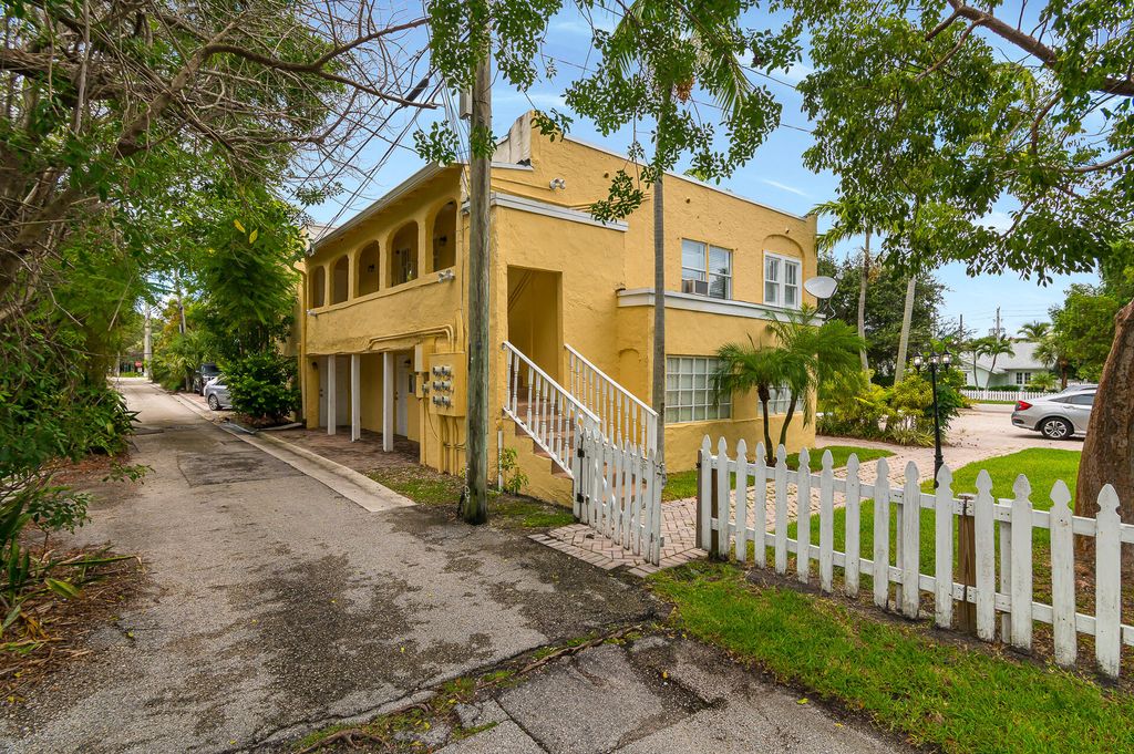 Photo of 120 NE 1 Avenue #6, Delray Beach, FL 33444 (MLS # R10967774)
