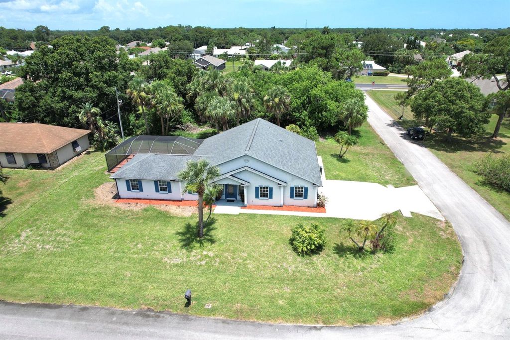 Photo of 126 Hinchman Avenue, Sebastian, FL 32958 (MLS # R11103009)