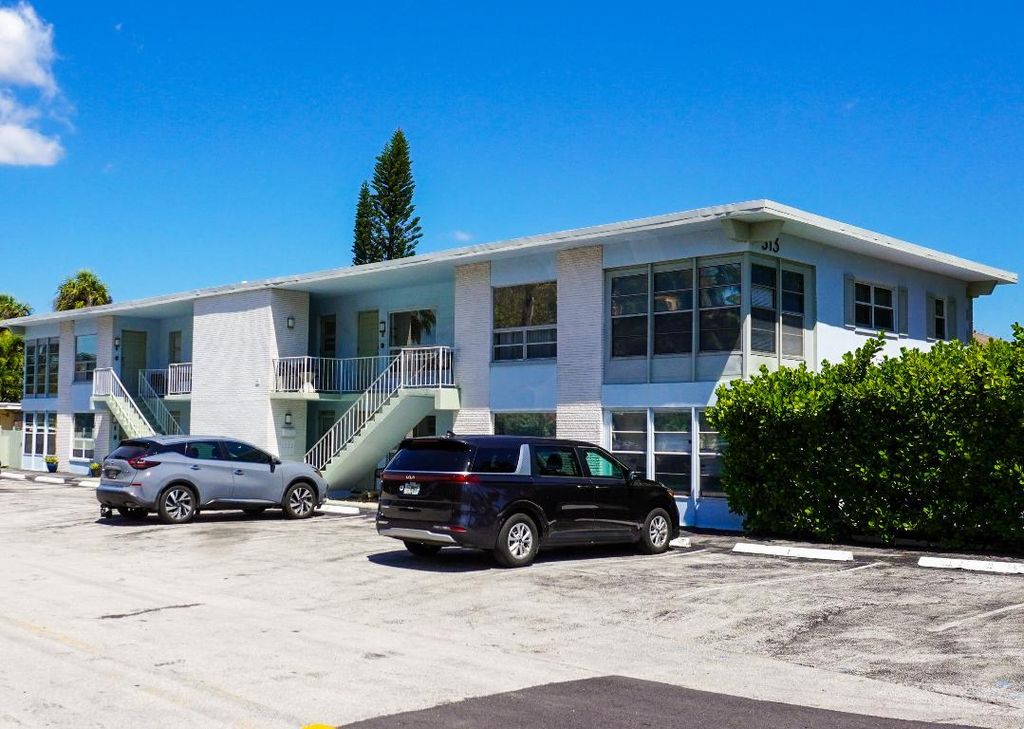 Photo of 513 S Ocean Boulevard, Pompano Beach, FL 33062 (MLS # R11116550)