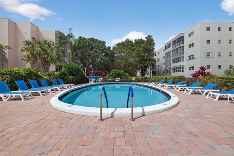 Tiny photo for 6731 Cypress Road #402, Plantation, FL 33317 (MLS # B26000600)