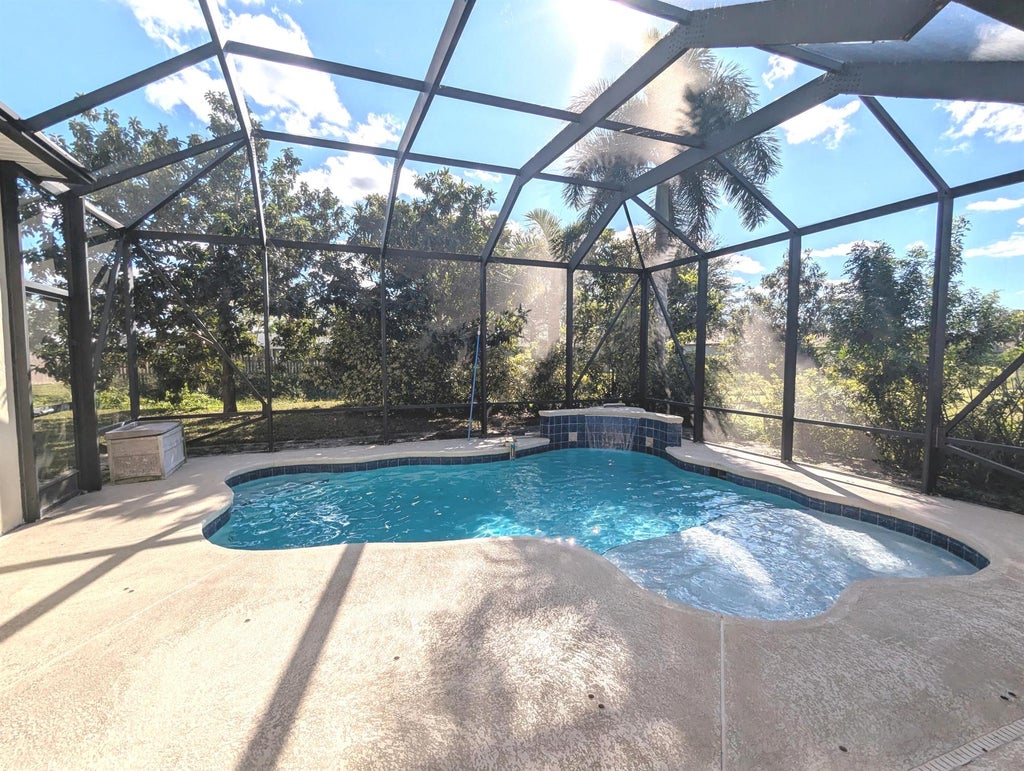 Photo of 546 SW Lakehurst Drive, Port Saint Lucie, FL 34983 (MLS # R11040431)