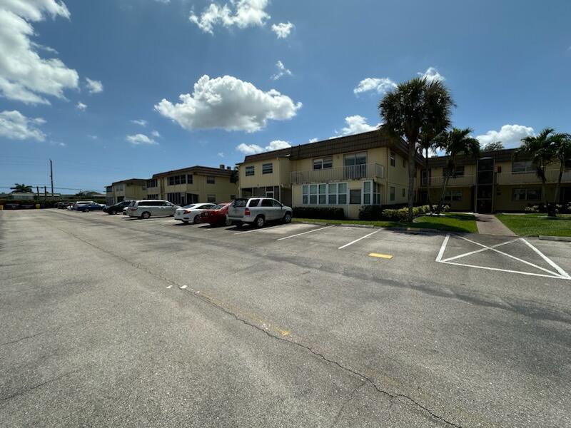 KINGS POINT SAXONY CONDOS - Residential