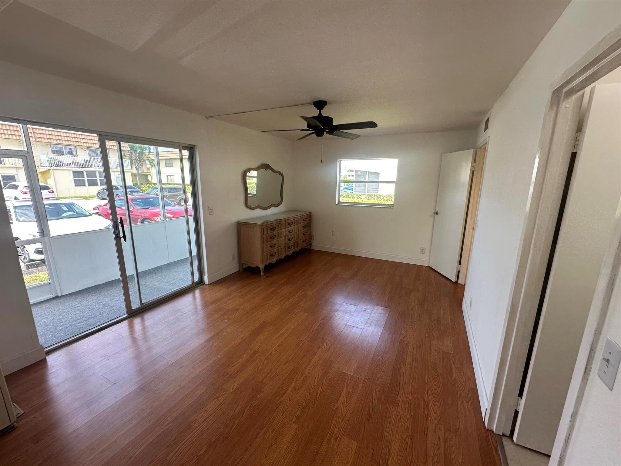 KINGS POINT SAXONY CONDOS - Residential