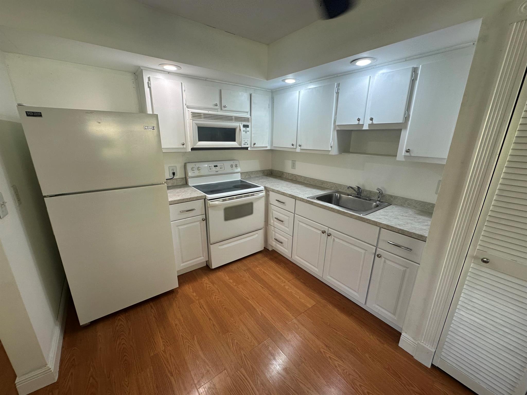 KINGS POINT SAXONY CONDOS - Residential