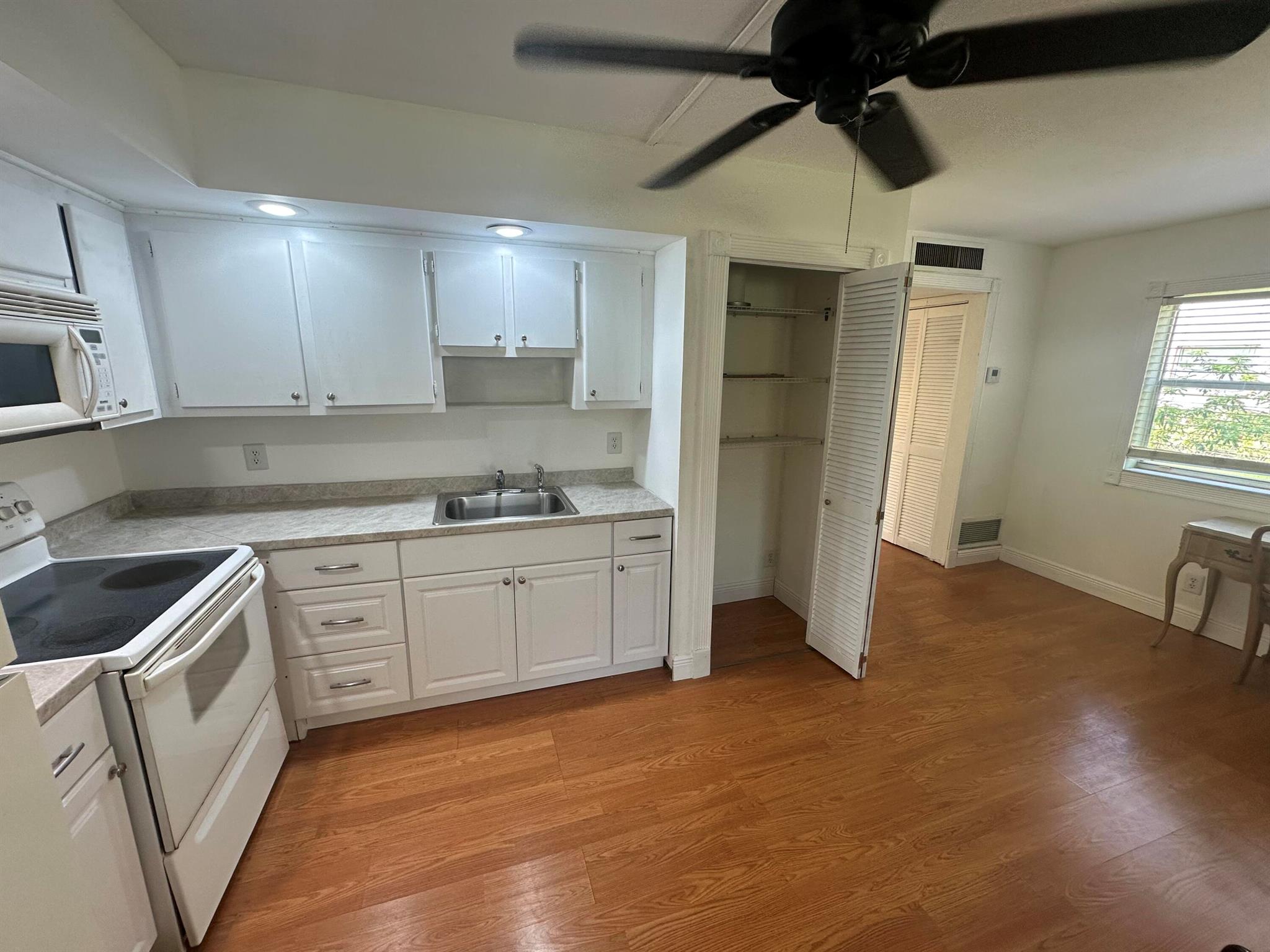 KINGS POINT SAXONY CONDOS - Residential