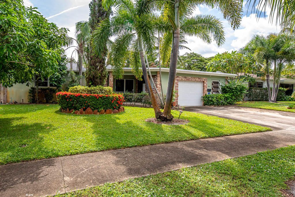 Photo of 314 SW 3rd Avenue, Boynton Beach, FL 33435 (MLS # R11032035)