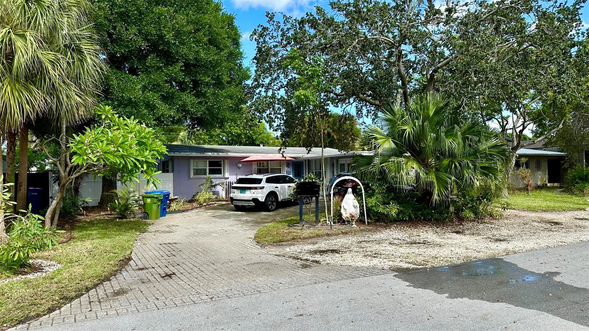 2749 NE 10TH AVE